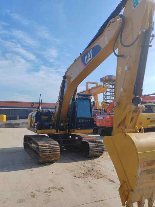 Durable Second Hand Machine Original Used Caterpillar Excavator CAT 330D2 USED 329D2 320D2 325D 315D Excavator - Lintekskavaator: pilt 2 Durable Second Hand Machine Original Used Caterpillar Excavator CAT 330D2 USED 329D2 320D2 325D 315D Excavator - Lintekskavaator: pilt 2