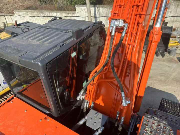Lintekskavaator Excellent Original Japan Import HITACHI 20 Ton Excavator Zx210-5g HITACHI EXCAVATOR ZAXIS 210 for Sale Zx200 210 350 Excavator [ Copy ]: pilt 6