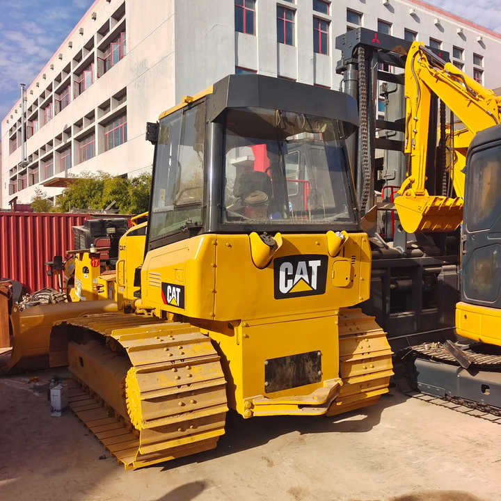 Good Condition D3K Bulldozer Used Crawler Bulldozer with Parts Price Bulldozers - Buldooser: pilt 4 Good Condition D3K Bulldozer Used Crawler Bulldozer with Parts Price Bulldozers - Buldooser: pilt 4