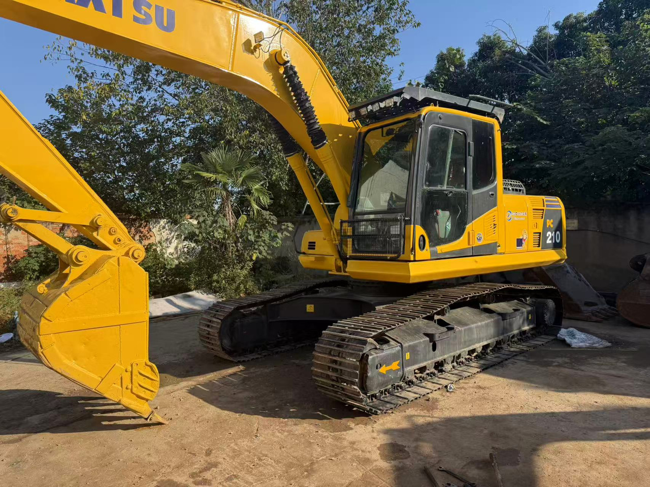 KOMATSU Used Good Quality Japan Original PC210-8 in Good Condition PC210-8 Komatsu - Lintekskavaator: pilt 1 KOMATSU Used Good Quality Japan Original PC210-8 in Good Condition PC210-8 Komatsu - Lintekskavaator: pilt 1