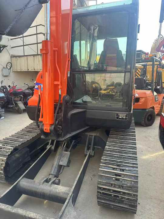 Second Hand Doosan Dx-60 Excavator for Sale - Lintekskavaator: pilt 4 Second Hand Doosan Dx-60 Excavator for Sale - Lintekskavaator: pilt 4