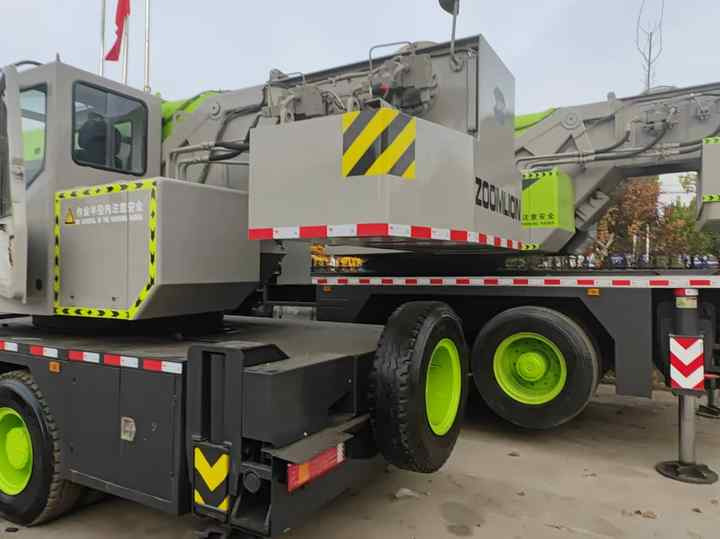 Second Hand ZOOMLION 25 Ton ZTC250V531 30 Ton ZTC300V532 70 Ton ZTC700H6 Hydraulmic Mobile Truck Crane on Sale - Autokraana: pilt 4 Second Hand ZOOMLION 25 Ton ZTC250V531 30 Ton ZTC300V532 70 Ton ZTC700H6 Hydraulmic Mobile Truck Crane on Sale - Autokraana: pilt 4