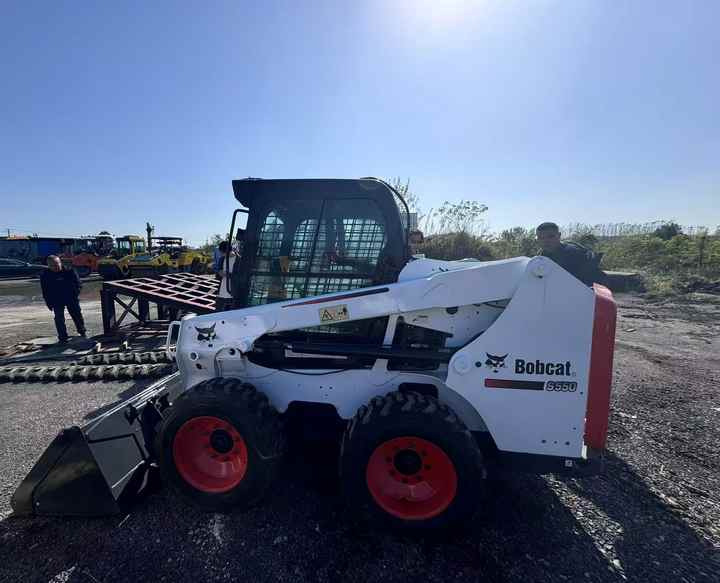 Skid Steer Loader Bobcat S550 Original Wheel Loader in Good Condition on Sale Bobcat 550 - Kompaktlaadur: pilt 1 Skid Steer Loader Bobcat S550 Original Wheel Loader in Good Condition on Sale Bobcat 550 - Kompaktlaadur: pilt 1