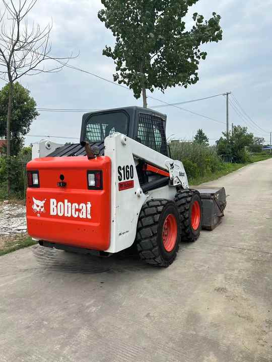 USED BOBCAT S160 Skid-steer Loader Bobcat S160 Carry Sweeper with Very Good Performance Is for Sale at a Low Price. - Kompaktlaadur: pilt 5 USED BOBCAT S160 Skid-steer Loader Bobcat S160 Carry Sweeper with Very Good Performance Is for Sale at a Low Price. - Kompaktlaadur: pilt 5