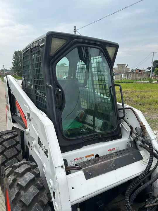 USED BOBCAT S160 Skid-steer Loader Bobcat S160 Carry Sweeper with Very Good Performance Is for Sale at a Low Price. - Kompaktlaadur: pilt 3 USED BOBCAT S160 Skid-steer Loader Bobcat S160 Carry Sweeper with Very Good Performance Is for Sale at a Low Price. - Kompaktlaadur: pilt 3