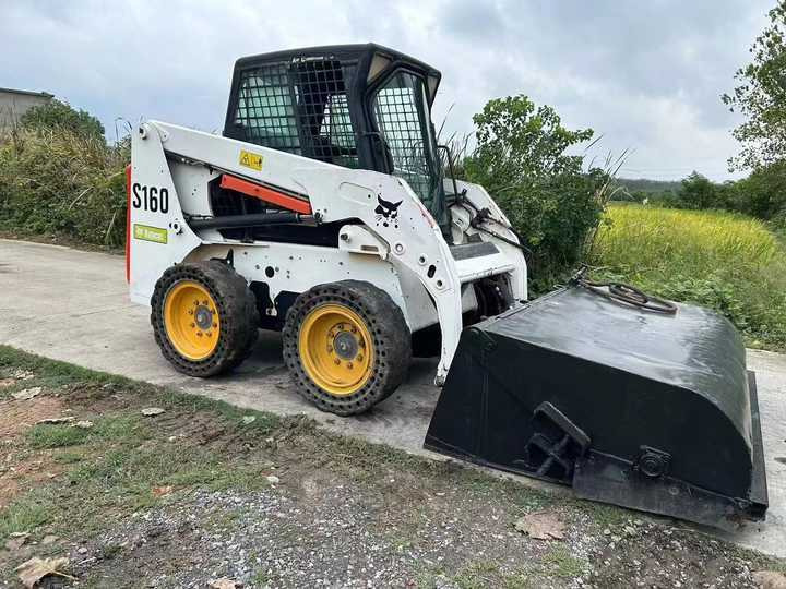 USED BOBCAT S160 Skid-steer Loader with Very Good Performance Is for Sale at a Low Price. - Kompaktlaadur: pilt 2 USED BOBCAT S160 Skid-steer Loader with Very Good Performance Is for Sale at a Low Price. - Kompaktlaadur: pilt 2