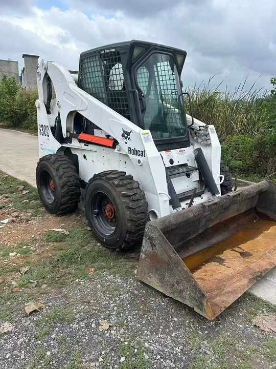 USED BOBCAT S300 Skid-steer Loader with Very Good Performance Is for Sale at a Low Price. S160/s185/s220/330 in Stock - Kompaktlaadur: pilt 2 USED BOBCAT S300 Skid-steer Loader with Very Good Performance Is for Sale at a Low Price. S160/s185/s220/330 in Stock - Kompaktlaadur: pilt 2