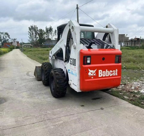 USED BOBCAT S300 Skid-steer Loader with Very Good Performance Is for Sale at a Low Price. S160/s185/s220/330 in Stock - Kompaktlaadur: pilt 4 USED BOBCAT S300 Skid-steer Loader with Very Good Performance Is for Sale at a Low Price. S160/s185/s220/330 in Stock - Kompaktlaadur: pilt 4