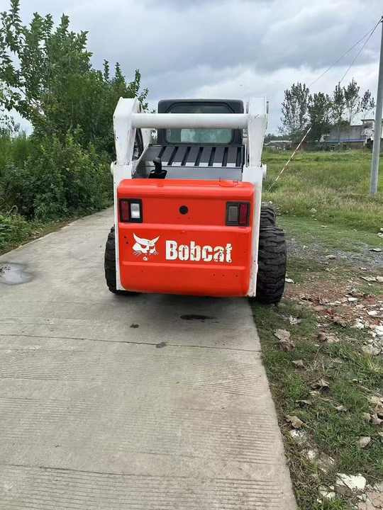 USED BOBCAT S300 Skid-steer Loader with Very Good Performance Is for Sale at a Low Price. S160/s185/s220/330 in Stock - Kompaktlaadur: pilt 3 USED BOBCAT S300 Skid-steer Loader with Very Good Performance Is for Sale at a Low Price. S160/s185/s220/330 in Stock - Kompaktlaadur: pilt 3