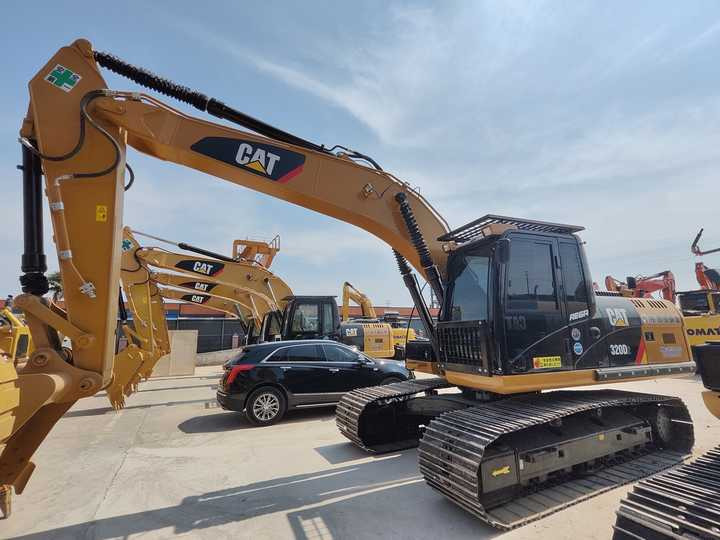 USED CAT 320 Excavator with Wide Track Shoe for Sale - Lintekskavaator: pilt 2 USED CAT 320 Excavator with Wide Track Shoe for Sale - Lintekskavaator: pilt 2