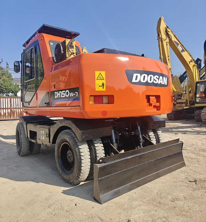 Used Doosan DH150W-7 Model Wheel Excavator Second Hand Machine Popular Brand Korean Doosan Hydraulic Machinery - Ratastel ekskavaator: pilt 3 Used Doosan DH150W-7 Model Wheel Excavator Second Hand Machine Popular Brand Korean Doosan Hydraulic Machinery - Ratastel ekskavaator: pilt 3