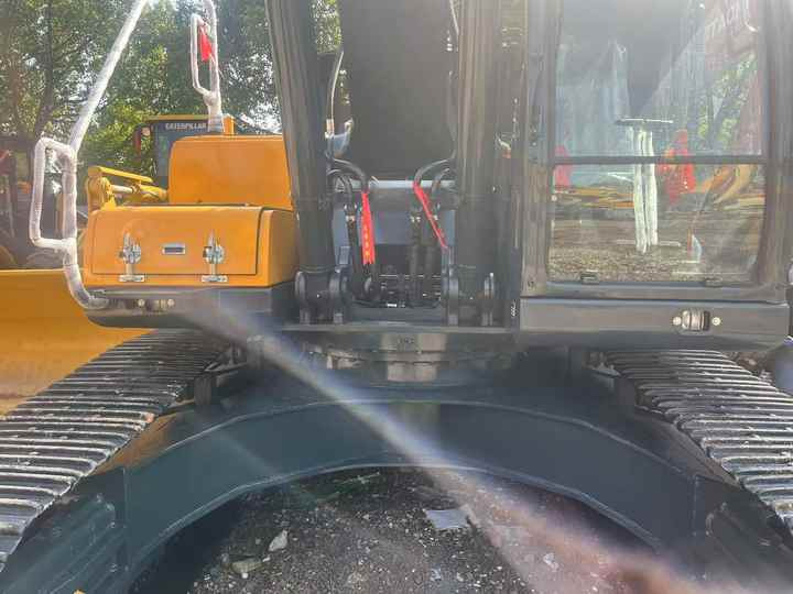 Used HYUNDAI 305LC-9T Crawler Excavator with Good Performance Hyundai30 Tons Earthmoving Machinery with Low Price On-sale - Lintekskavaator: pilt 5 Used HYUNDAI 305LC-9T Crawler Excavator with Good Performance Hyundai30 Tons Earthmoving Machinery with Low Price On-sale - Lintekskavaator: pilt 5