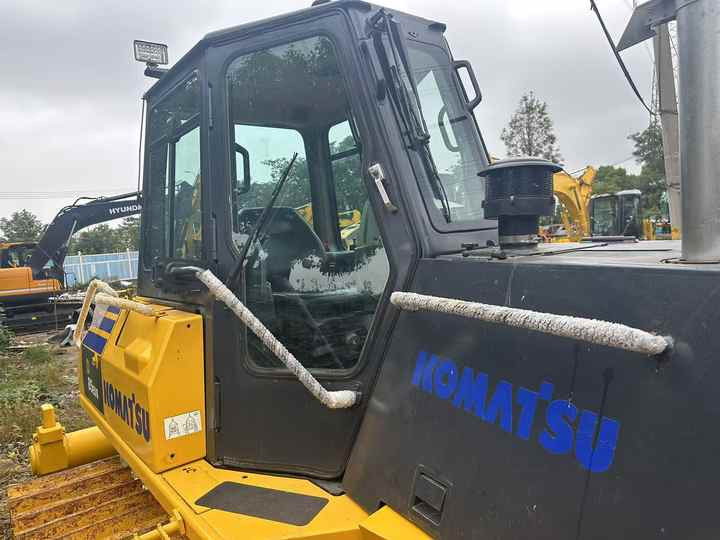 Used Japan Komatsu D85ESS Dozer with Ripper Komatsu D85 Crawler Bulldozer with Excellent Performance Low Price for Sale - Buldooser: pilt 5 Used Japan Komatsu D85ESS Dozer with Ripper Komatsu D85 Crawler Bulldozer with Excellent Performance Low Price for Sale - Buldooser: pilt 5