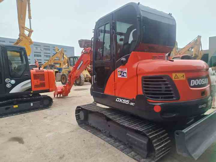 Used Mini Excavator DX55-9C Doosan Excavator 5 Tonnes High Performance Low Price for Sale Dh55 Dh60 Dx55 Dx60 in Stock - Miniekskavaator: pilt 5 Used Mini Excavator DX55-9C Doosan Excavator 5 Tonnes High Performance Low Price for Sale Dh55 Dh60 Dx55 Dx60 in Stock - Miniekskavaator: pilt 5