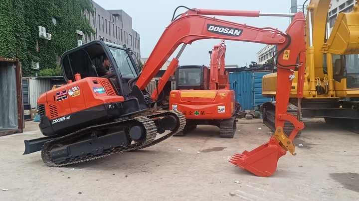 Used Mini Excavator DX55-9C Doosan Excavator 5 Tonnes High Performance Low Price for Sale Dh55 Dh60 Dx55 Dx60 in Stock - Miniekskavaator: pilt 2 Used Mini Excavator DX55-9C Doosan Excavator 5 Tonnes High Performance Low Price for Sale Dh55 Dh60 Dx55 Dx60 in Stock - Miniekskavaator: pilt 2