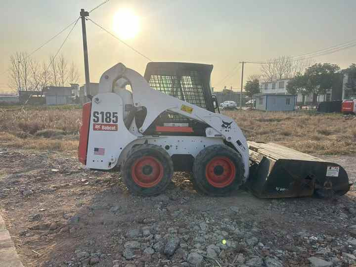 Used bobcat s185 skid steer loader on sale 100% excellent condition bobcat brand s185 s300 s550 s16 s18 skid steer sale - Kompaktlaadur: pilt 3 Used bobcat s185 skid steer loader on sale 100% excellent condition bobcat brand s185 s300 s550 s16 s18 skid steer sale - Kompaktlaadur: pilt 3