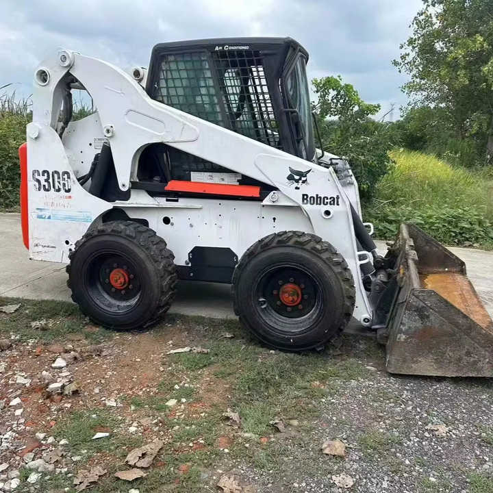 Very Good Machine Used Skid Wheel Loader Bobcat S300 for Sale - Kompaktlaadur: pilt 1 Very Good Machine Used Skid Wheel Loader Bobcat S300 for Sale - Kompaktlaadur: pilt 1