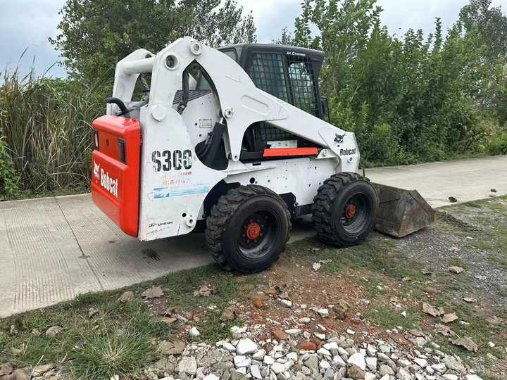 Very Good Machine Used Skid Wheel Loader Bobcat S300 for Sale - Kompaktlaadur: pilt 2 Very Good Machine Used Skid Wheel Loader Bobcat S300 for Sale - Kompaktlaadur: pilt 2