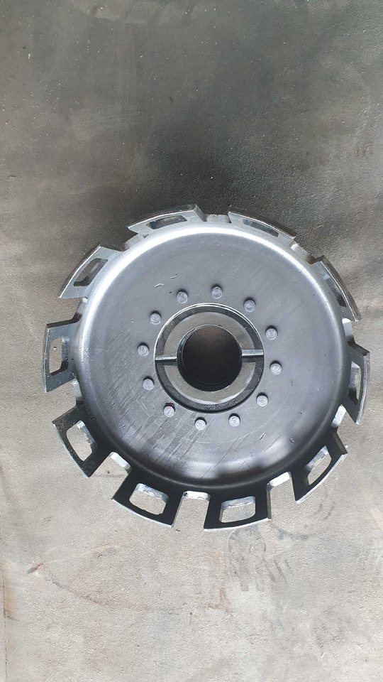 Kosz sprzęgła Deutz Fahr Same 0.900.0883.9 0.010.2911.0 - Varuosa - Põllutööseade: pilt 1 Kosz sprzęgła Deutz Fahr Same 0.900.0883.9 0.010.2911.0 - Varuosa - Põllutööseade: pilt 1