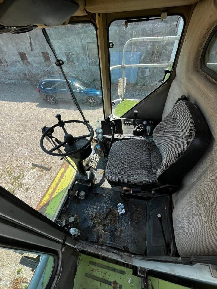 Claas COMMANDOR 116 CS RISO - Kombain: pilt 3 Claas COMMANDOR 116 CS RISO - Kombain: pilt 3