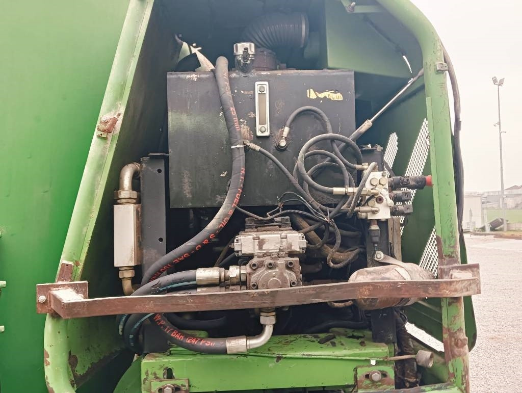 Faresin LEADER 2600 - Söödasegamisvanker: pilt 4 Faresin LEADER 2600 - Söödasegamisvanker: pilt 4