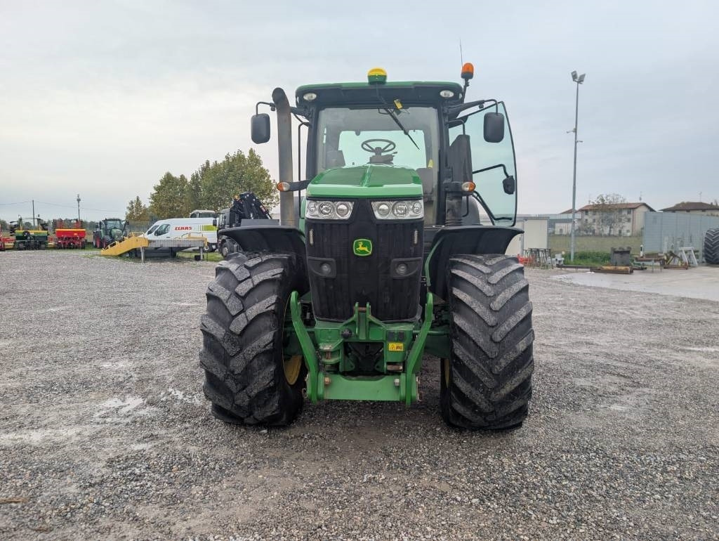 John Deere 7230 R - Traktor: pilt 2 John Deere 7230 R - Traktor: pilt 2