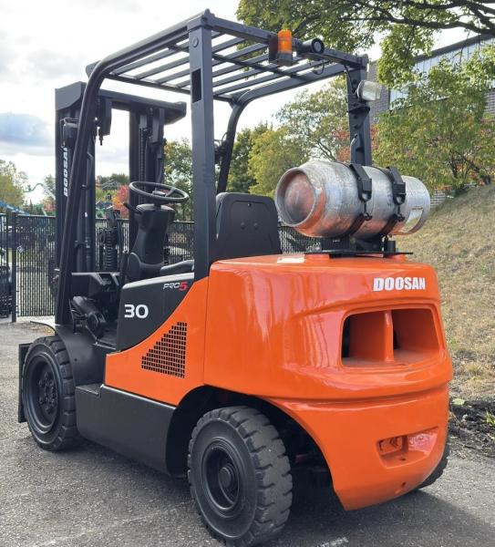 Doosan Chariot élévateur 3t gaz DOOSAN fenwick - Gaasitõstuk: pilt 2 Doosan Chariot élévateur 3t gaz DOOSAN fenwick - Gaasitõstuk: pilt 2