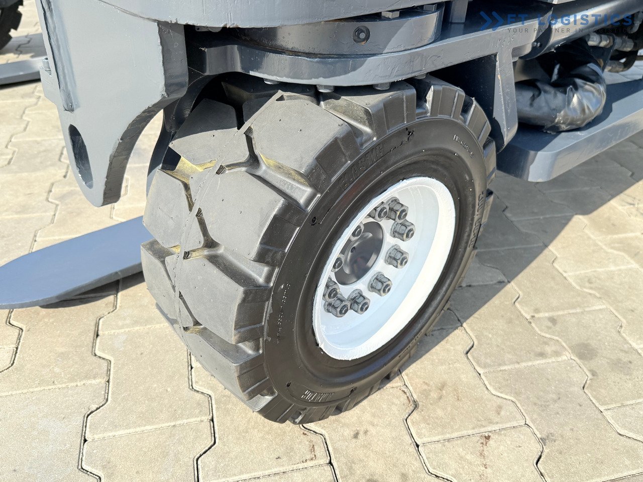COMBILIFT C4000 / DIESEL / DUPLEX - 4100MM / FORK POSITIONER / ONLY 2951 MTH / LIKE NEW - 4-suunaline lükandmastiga tõstuk: pilt 3 COMBILIFT C4000 / DIESEL / DUPLEX - 4100MM / FORK POSITIONER / ONLY 2951 MTH / LIKE NEW - 4-suunaline lükandmastiga tõstuk: pilt 3