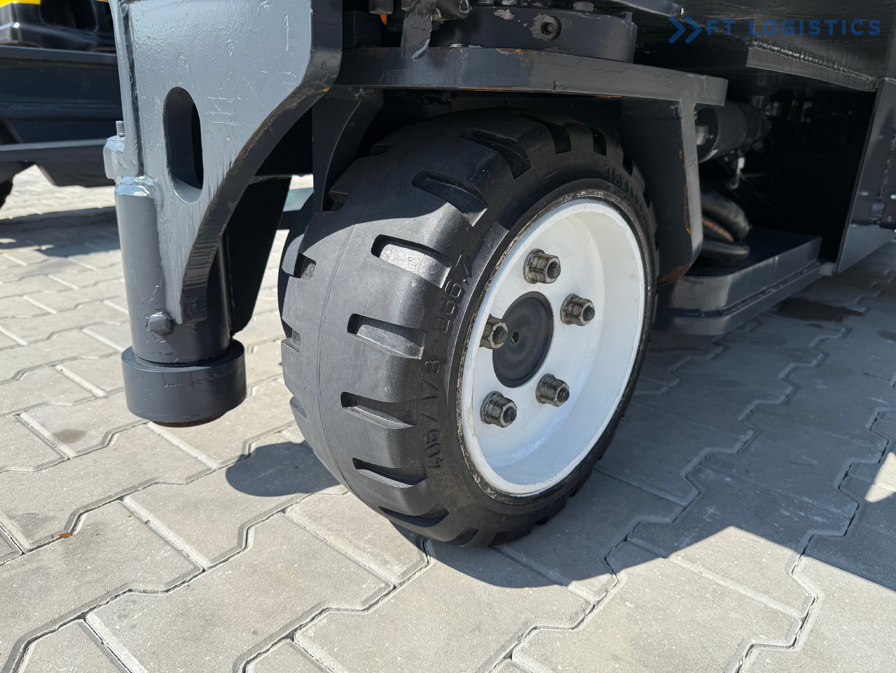 COMBILIFT C5000E / ELECTRIC / TRIPLEX 8300MM / FULL FREE LIFT / WIDE POSITIONER / FORK SIDESHIFT / BATTERY LIKE NEW - 4-suunaline lükandmastiga tõstuk: pilt 3 COMBILIFT C5000E / ELECTRIC / TRIPLEX 8300MM / FULL FREE LIFT / WIDE POSITIONER / FORK SIDESHIFT / BATTERY LIKE NEW - 4-suunaline lükandmastiga tõstuk: pilt 3