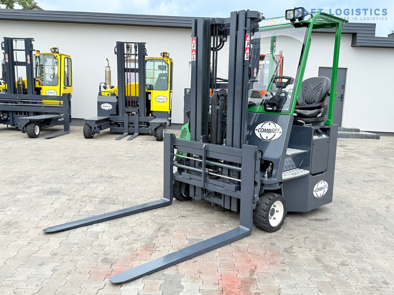 COMBILIFT CB3000 / DIESEL / TRIPLEX 4900MM / FREE LIFT / SIDESHIFT / FORK POSITIONER / 1500MM FORKS / LIKE NEW - 4-suunaline lükandmastiga tõstuk: pilt 3 COMBILIFT CB3000 / DIESEL / TRIPLEX 4900MM / FREE LIFT / SIDESHIFT / FORK POSITIONER / 1500MM FORKS / LIKE NEW - 4-suunaline lükandmastiga tõstuk: pilt 3
