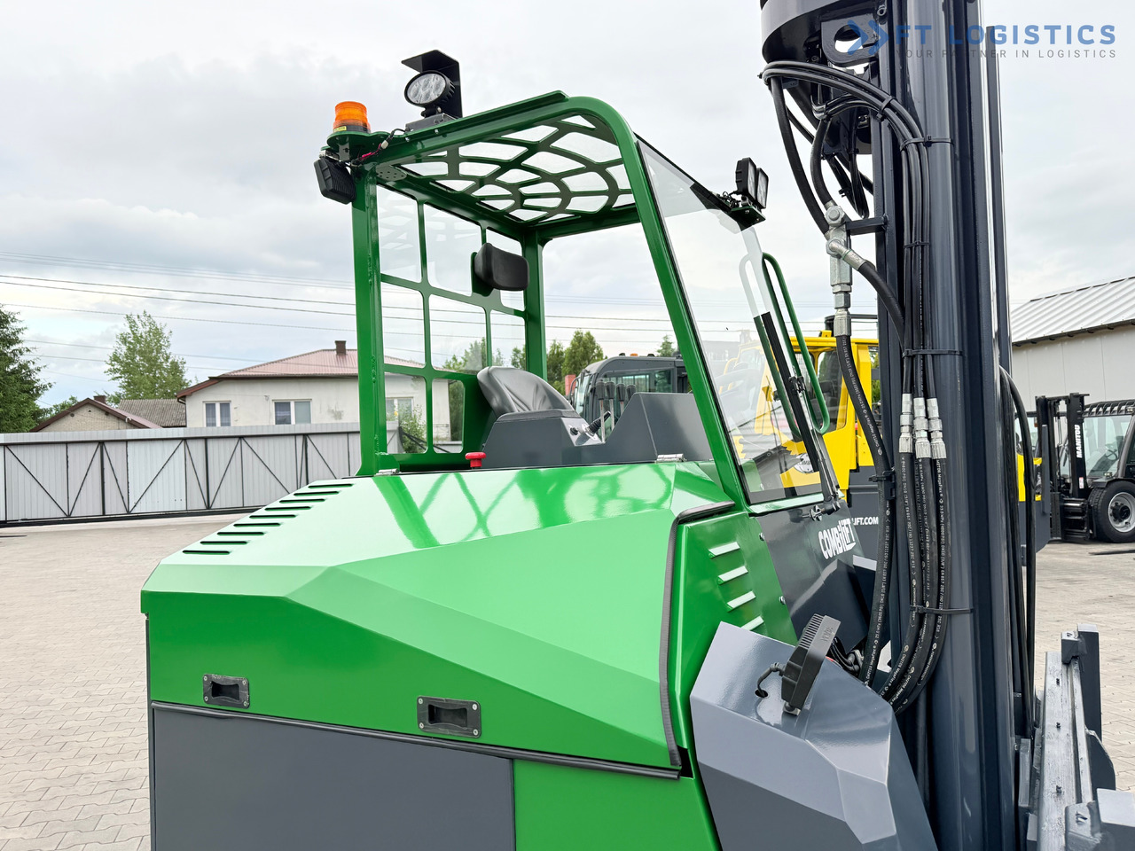 COMBILIFT Combilift CBE4000 / TRIPLEX 5200MM / ELECTRIC / FREE LIFT / FORK POSITIONER / SIDESHIFT / LIKE NEW - 4-suunaline lükandmastiga tõstuk: pilt 4 COMBILIFT Combilift CBE4000 / TRIPLEX 5200MM / ELECTRIC / FREE LIFT / FORK POSITIONER / SIDESHIFT / LIKE NEW - 4-suunaline lükandmastiga tõstuk: pilt 4