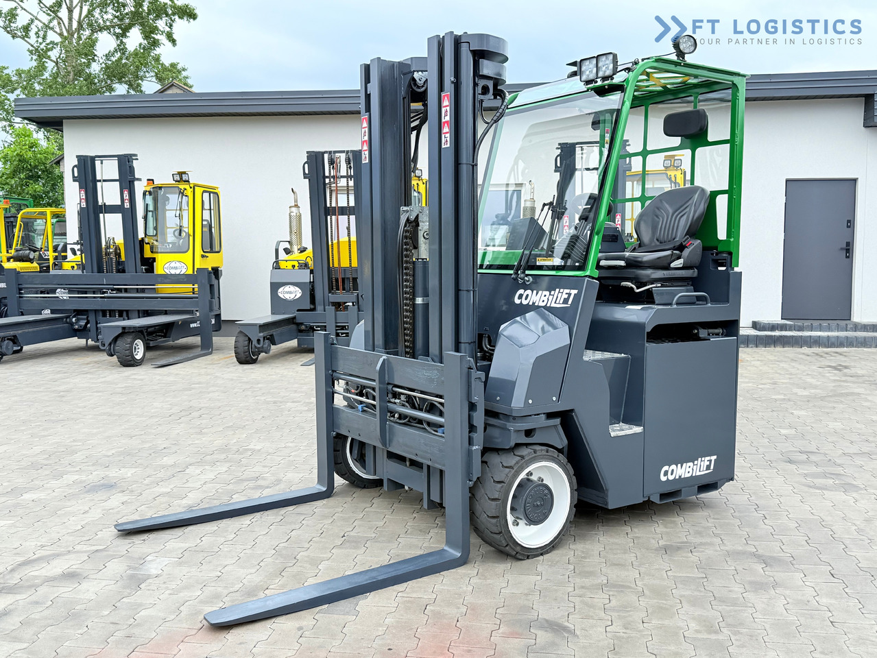 COMBILIFT Combilift CBE4000 / TRIPLEX 5200MM / ELECTRIC / FREE LIFT / FORK POSITIONER / SIDESHIFT / LIKE NEW - 4-suunaline lükandmastiga tõstuk: pilt 1 COMBILIFT Combilift CBE4000 / TRIPLEX 5200MM / ELECTRIC / FREE LIFT / FORK POSITIONER / SIDESHIFT / LIKE NEW - 4-suunaline lükandmastiga tõstuk: pilt 1