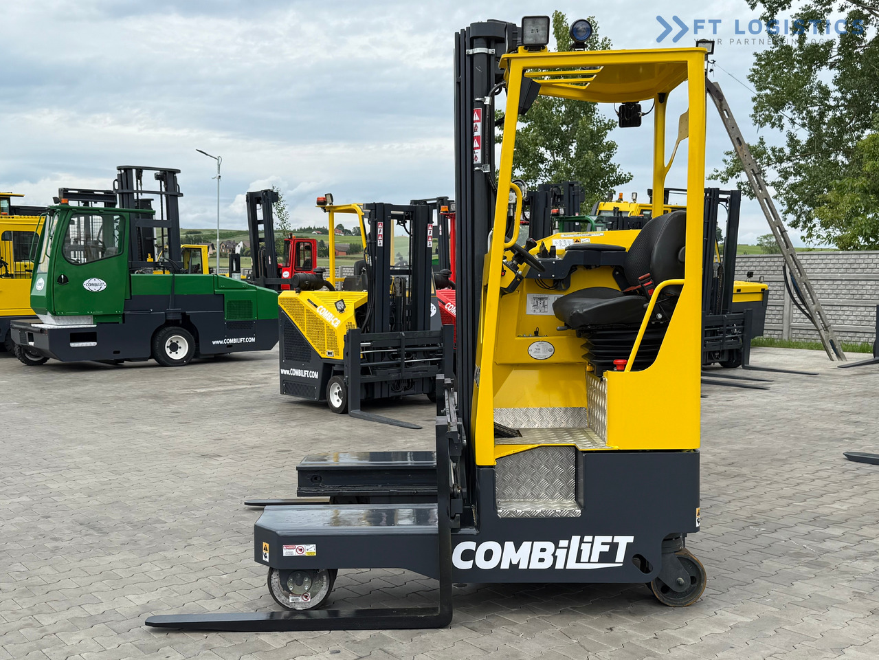 COMBILIFT MR / ELECTRIC / TRIPLEX – 6000MM / FULL FREE LIFT / WIDE POSITIONER / FORK SIDESHIFT / ONLY 1400 HOURS / LIKE NEW - 4-suunaline lükandmastiga tõstuk: pilt 2 COMBILIFT MR / ELECTRIC / TRIPLEX – 6000MM / FULL FREE LIFT / WIDE POSITIONER / FORK SIDESHIFT / ONLY 1400 HOURS / LIKE NEW - 4-suunaline lükandmastiga tõstuk: pilt 2