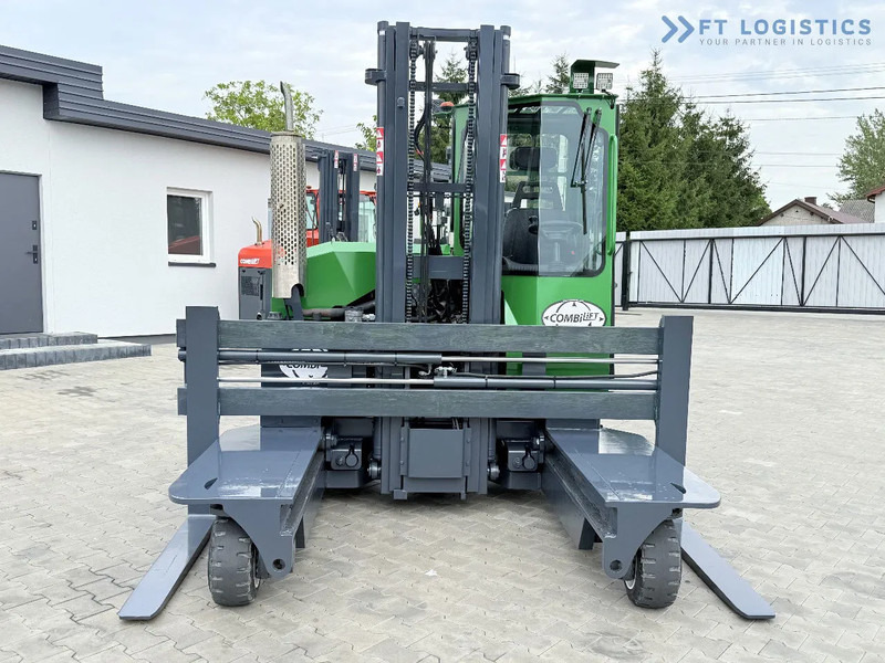 Combilift C3000 / DIESEL / DUPLEX - 4000MM / WIDE FORK POSITIONER 2700MM / FULL HEATED CABIN / ONLY 6905H / CONDITION - LIKE NEW! C3000 / - 4-suunaline lükandmastiga tõstuk: pilt 4 Combilift C3000 / DIESEL / DUPLEX - 4000MM / WIDE FORK POSITIONER 2700MM / FULL HEATED CABIN / ONLY 6905H / CONDITION - LIKE NEW! C3000 / - 4-suunaline lükandmastiga tõstuk: pilt 4