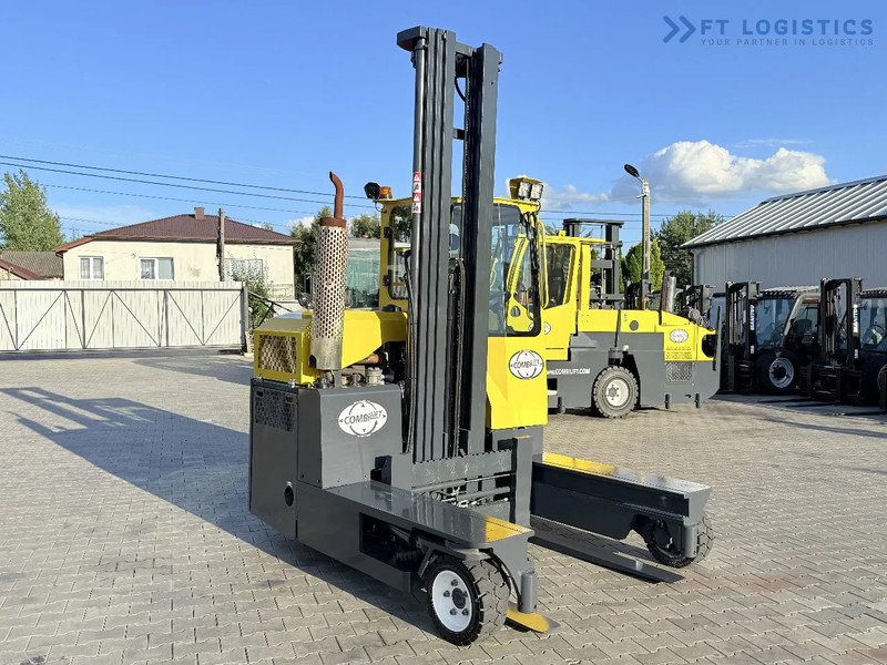 Combilift C3000 / GAS / TRIPLEX – 7500MM / SIDESHIFT / FORK POSITIONER / FREE LIFT / FULL HEATED CABIN / ONLY 7868 HOURS / CONDITION – LIK - 4-suunaline lükandmastiga tõstuk: pilt 4 Combilift C3000 / GAS / TRIPLEX – 7500MM / SIDESHIFT / FORK POSITIONER / FREE LIFT / FULL HEATED CABIN / ONLY 7868 HOURS / CONDITION – LIK - 4-suunaline lükandmastiga tõstuk: pilt 4