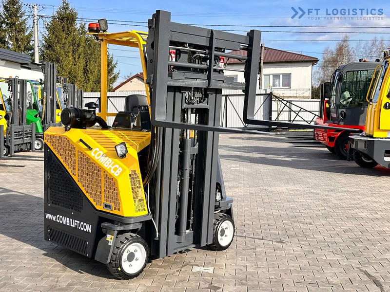 Combilift C3000CB / LPG / TRIPLEX / 4900MM / FREE LIFT / POSITIONER / LIKE NEW C3000CB / LPG / TRIPLEX / 4900MM / FREE LIFT / POSITIONER / - 4-suunaline lükandmastiga tõstuk: pilt 1 Combilift C3000CB / LPG / TRIPLEX / 4900MM / FREE LIFT / POSITIONER / LIKE NEW C3000CB / LPG / TRIPLEX / 4900MM / FREE LIFT / POSITIONER / - 4-suunaline lükandmastiga tõstuk: pilt 1