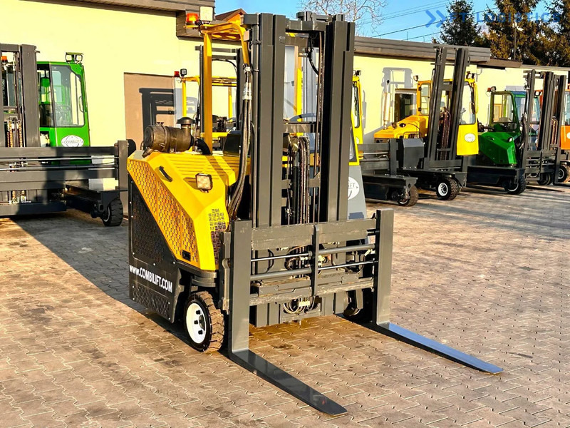 Combilift C3000CB / LPG / TRIPLEX - 4900MM / LPG / FREE LIFT / FORK POSITIONER C3000CB / LPG / TRIPLEX - 4900MM / LPG / FREE LIFT / FORK P - 4-suunaline lükandmastiga tõstuk: pilt 4 Combilift C3000CB / LPG / TRIPLEX - 4900MM / LPG / FREE LIFT / FORK POSITIONER C3000CB / LPG / TRIPLEX - 4900MM / LPG / FREE LIFT / FORK P - 4-suunaline lükandmastiga tõstuk: pilt 4