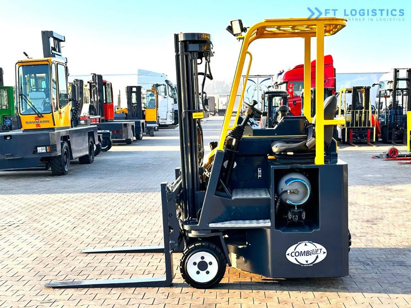 Combilift C3000CB / LPG / TRIPLEX - 4900MM / LPG / FREE LIFT / FORK POSITIONER C3000CB / LPG / TRIPLEX - 4900MM / LPG / FREE LIFT / FORK P - 4-suunaline lükandmastiga tõstuk: pilt 2 Combilift C3000CB / LPG / TRIPLEX - 4900MM / LPG / FREE LIFT / FORK POSITIONER C3000CB / LPG / TRIPLEX - 4900MM / LPG / FREE LIFT / FORK P - 4-suunaline lükandmastiga tõstuk: pilt 2