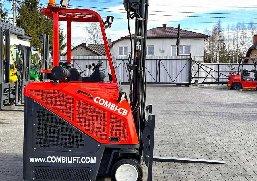 Combilift C3000CB / LPG / TRIPLEX / 5500MM / FREE LIFT / SIDE SHIFT + FORK POSITIONER / LIKE NEW - 4-suunaline lükandmastiga tõstuk: pilt 5 Combilift C3000CB / LPG / TRIPLEX / 5500MM / FREE LIFT / SIDE SHIFT + FORK POSITIONER / LIKE NEW - 4-suunaline lükandmastiga tõstuk: pilt 5