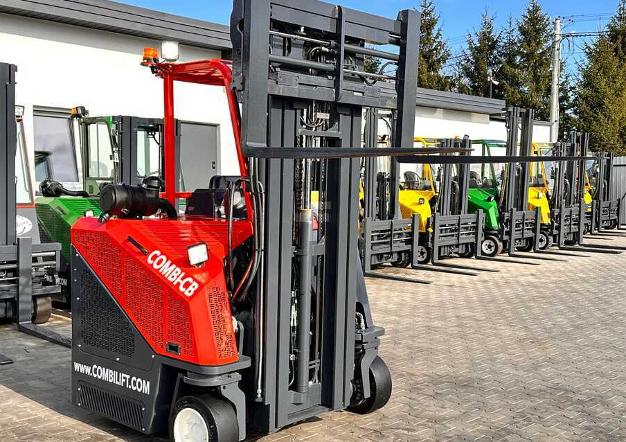 Combilift C3000CB / LPG / TRIPLEX / 5500MM / FREE LIFT / SIDE SHIFT + FORK POSITIONER / LIKE NEW - 4-suunaline lükandmastiga tõstuk: pilt 3 Combilift C3000CB / LPG / TRIPLEX / 5500MM / FREE LIFT / SIDE SHIFT + FORK POSITIONER / LIKE NEW - 4-suunaline lükandmastiga tõstuk: pilt 3