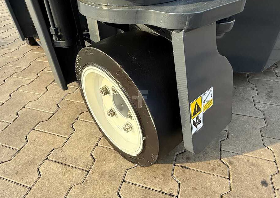 4-suunaline lükandmastiga tõstuk Combilift C3000CB / LPG / TRIPLEX – 6500MM / FREE LIFT / FORK POSITIONER / SIDE SHIFT / EXCELLENT CONDITION: pilt 26