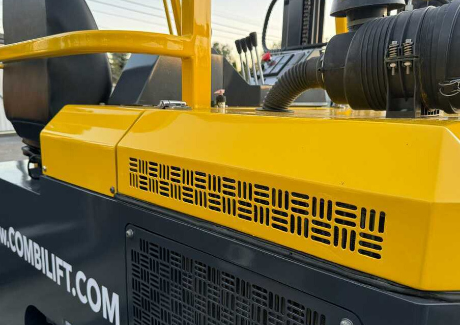 Combilift C3000CB-Triplex 4900mm -2015 year - 4-suunaline lükandmastiga tõstuk: pilt 5 Combilift C3000CB-Triplex 4900mm -2015 year - 4-suunaline lükandmastiga tõstuk: pilt 5