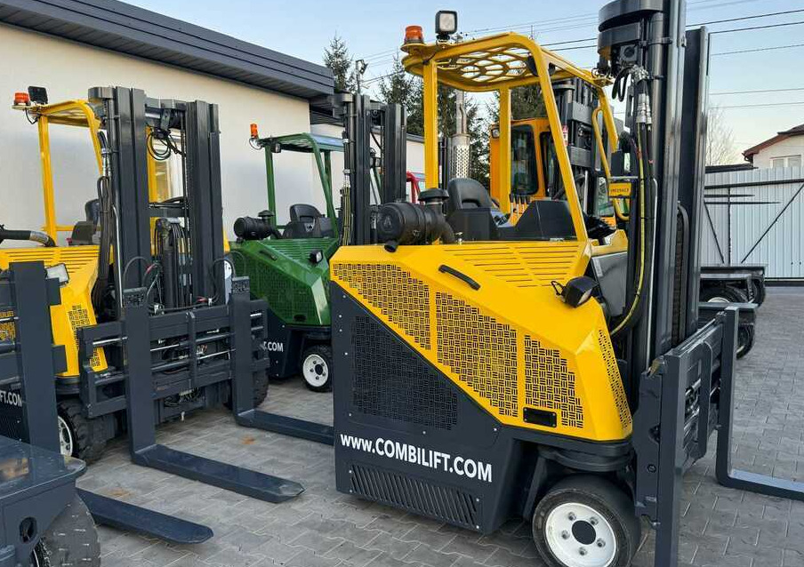 Combilift C3000CB-Triplex 4900mm -2015 year - 4-suunaline lükandmastiga tõstuk: pilt 4 Combilift C3000CB-Triplex 4900mm -2015 year - 4-suunaline lükandmastiga tõstuk: pilt 4