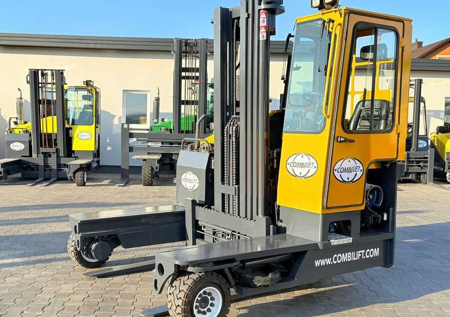 Combilift C4000 / GAS / TRIPLEX – 5600MM / FREE LIFT / FORK SIDESHIFT / LIKE NEW - 4-suunaline lükandmastiga tõstuk: pilt 1 Combilift C4000 / GAS / TRIPLEX – 5600MM / FREE LIFT / FORK SIDESHIFT / LIKE NEW - 4-suunaline lükandmastiga tõstuk: pilt 1