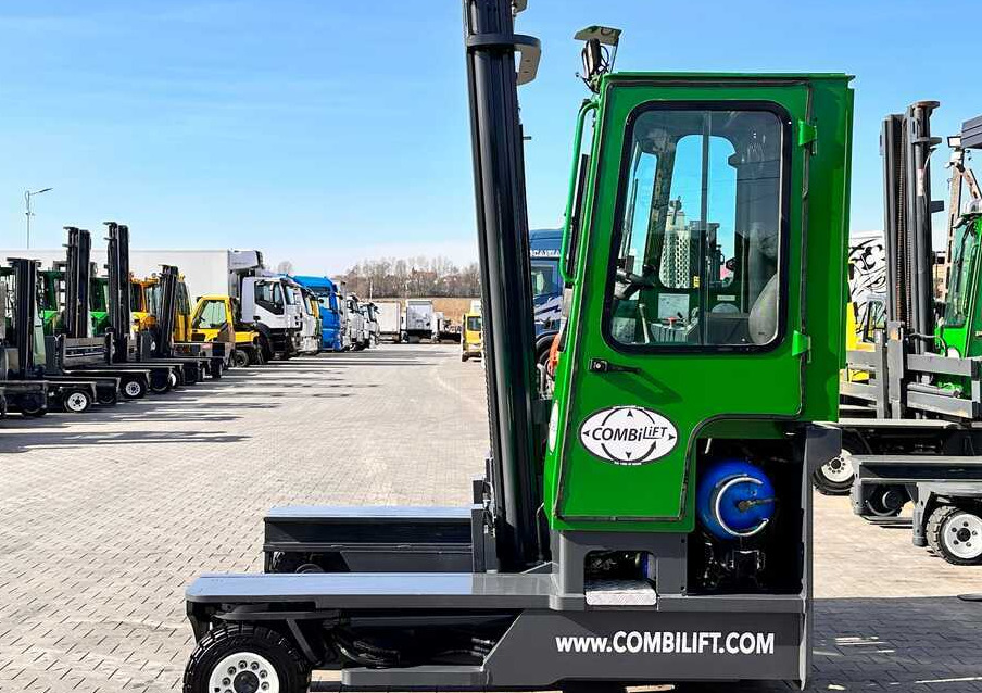 Combilift C4000 / LPG / DUPLEX / 4500MM / FREE LIFT / LIKE NEW - 4-suunaline lükandmastiga tõstuk: pilt 3 Combilift C4000 / LPG / DUPLEX / 4500MM / FREE LIFT / LIKE NEW - 4-suunaline lükandmastiga tõstuk: pilt 3