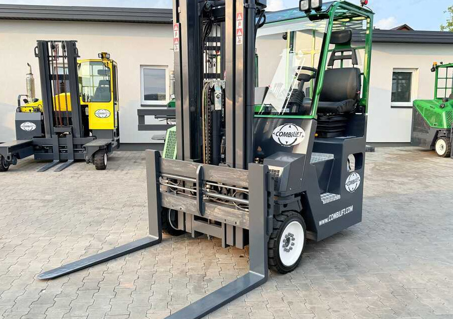Combilift C4000CB / TRIPLEX - 5200MM / LPG / FREE LIFT / FORK POSITIONER / FORK SIDESHIFT / HEIGHT 2450MM / LIKE NEW - 4-suunaline lükandmastiga tõstuk: pilt 1 Combilift C4000CB / TRIPLEX - 5200MM / LPG / FREE LIFT / FORK POSITIONER / FORK SIDESHIFT / HEIGHT 2450MM / LIKE NEW - 4-suunaline lükandmastiga tõstuk: pilt 1