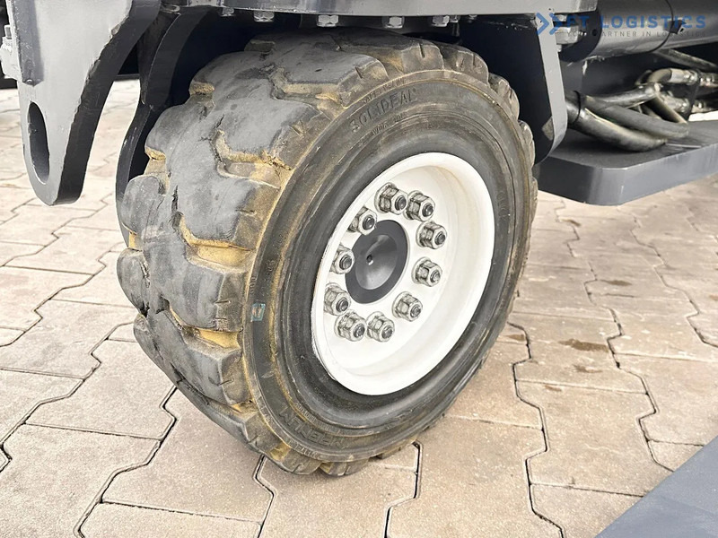 Combilift C4500 / DUPLEX / 4050MM / DIESEL / WIDE POSITIONER / FREE LIFT C4500 / DUPLEX / 4050MM / DIESEL / WIDE POSITIONER / FREE LIFT - 4-suunaline lükandmastiga tõstuk: pilt 5 Combilift C4500 / DUPLEX / 4050MM / DIESEL / WIDE POSITIONER / FREE LIFT C4500 / DUPLEX / 4050MM / DIESEL / WIDE POSITIONER / FREE LIFT - 4-suunaline lükandmastiga tõstuk: pilt 5