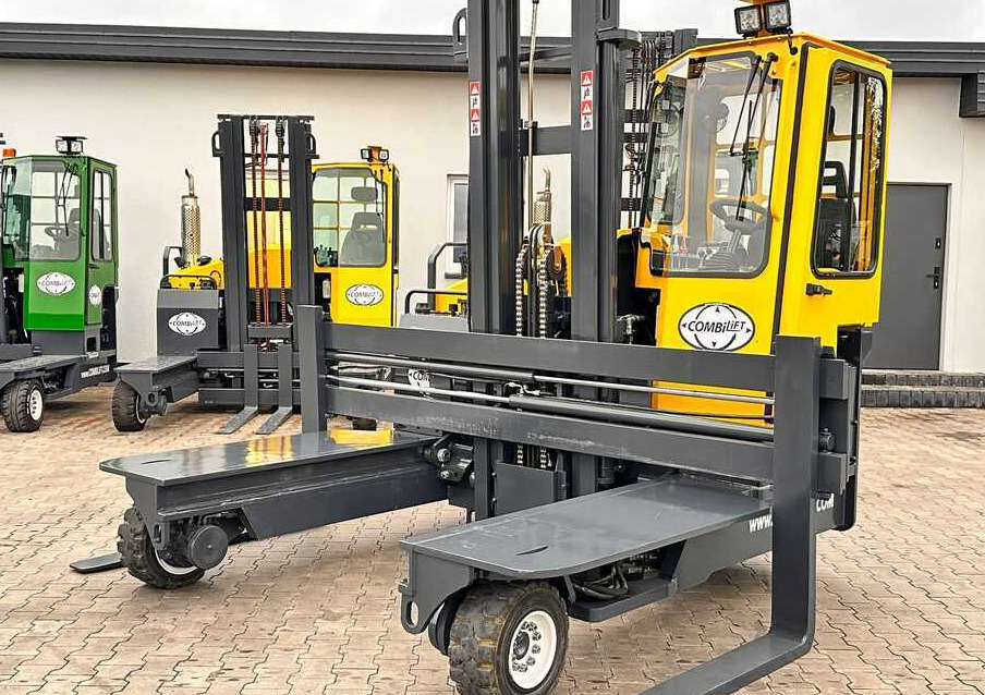 Combilift C4500 / DUPLEX / 4050MM / DIESEL / WIDE POSITIONER / FREE LIFT / SIDESHIFT / LIKE NEW - 4-suunaline lükandmastiga tõstuk: pilt 2 Combilift C4500 / DUPLEX / 4050MM / DIESEL / WIDE POSITIONER / FREE LIFT / SIDESHIFT / LIKE NEW - 4-suunaline lükandmastiga tõstuk: pilt 2