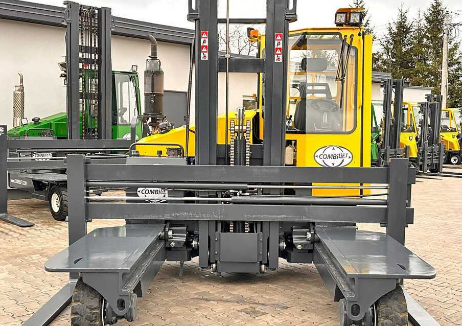 Combilift C4500 / DUPLEX / 4050MM / DIESEL / WIDE POSITIONER / FREE LIFT / SIDESHIFT / LIKE NEW - 4-suunaline lükandmastiga tõstuk: pilt 4 Combilift C4500 / DUPLEX / 4050MM / DIESEL / WIDE POSITIONER / FREE LIFT / SIDESHIFT / LIKE NEW - 4-suunaline lükandmastiga tõstuk: pilt 4