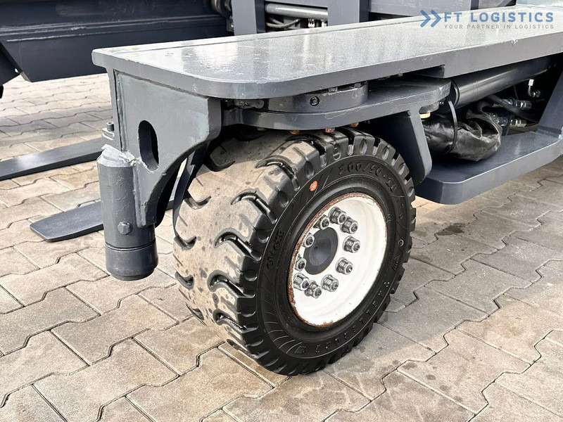 Combilift C4500 / LPG / TRIPLEX / 5500MM / FREE LIFT / HYDRAULIC FORK SHIFT / Like New C4500 / LPG / TRIPLEX / 5500MM / FREE LIFT / HYDRAU - 4-suunaline lükandmastiga tõstuk: pilt 5 Combilift C4500 / LPG / TRIPLEX / 5500MM / FREE LIFT / HYDRAULIC FORK SHIFT / Like New C4500 / LPG / TRIPLEX / 5500MM / FREE LIFT / HYDRAU - 4-suunaline lükandmastiga tõstuk: pilt 5